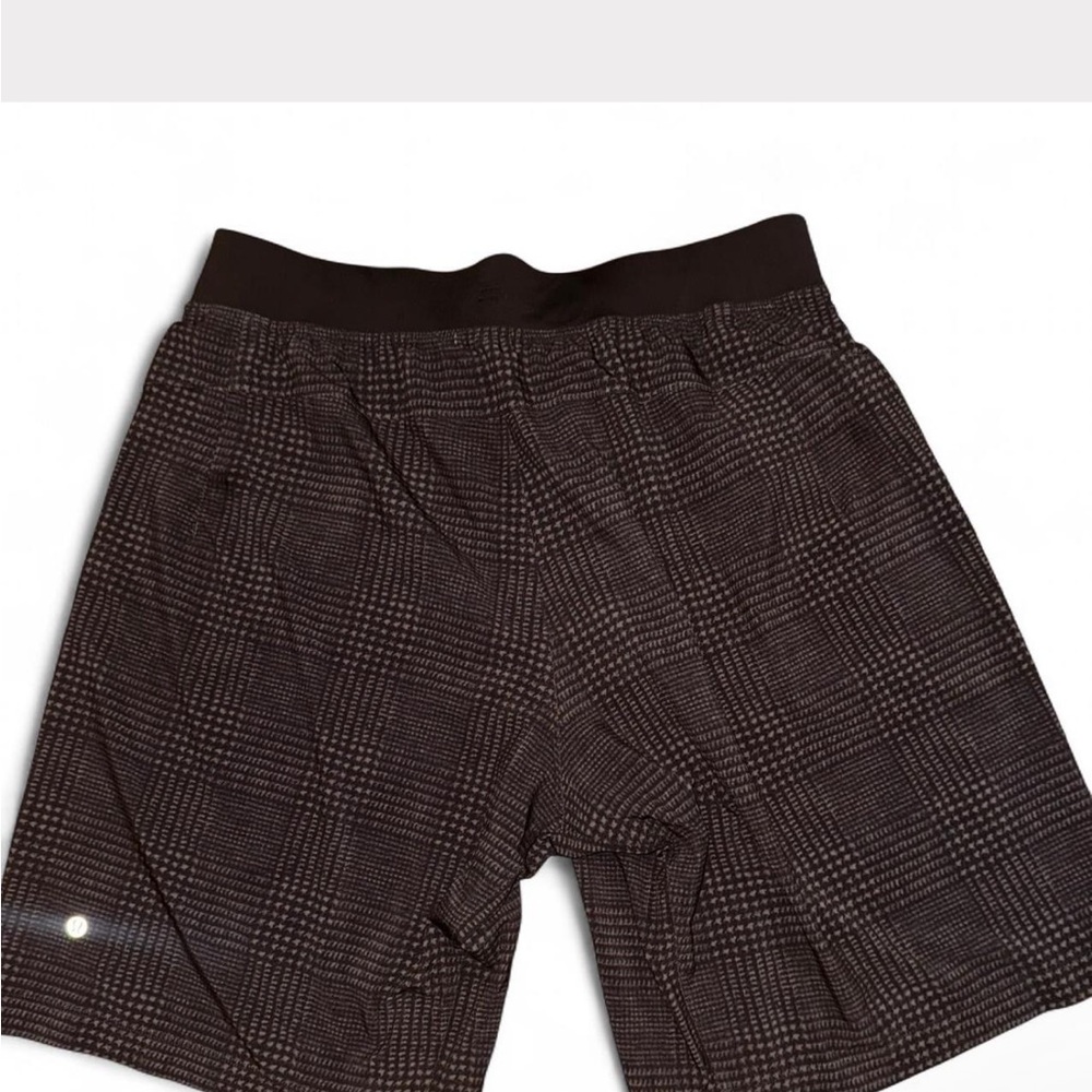 Lululemon Athletica THE Core Shorts in Houndstooth Plaid Black waistband - Picture 2 of 6